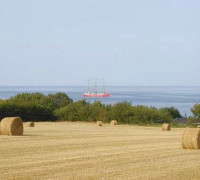 Segelboot-vor-Allinge.jpg